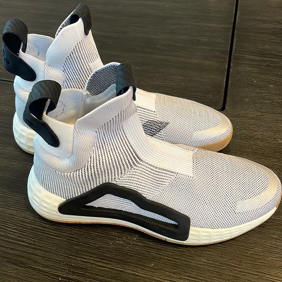 slip on basketball shoe